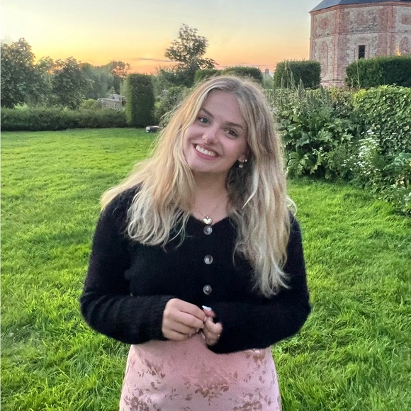 Meet your Posher, Aviana - Picture 2 of 2